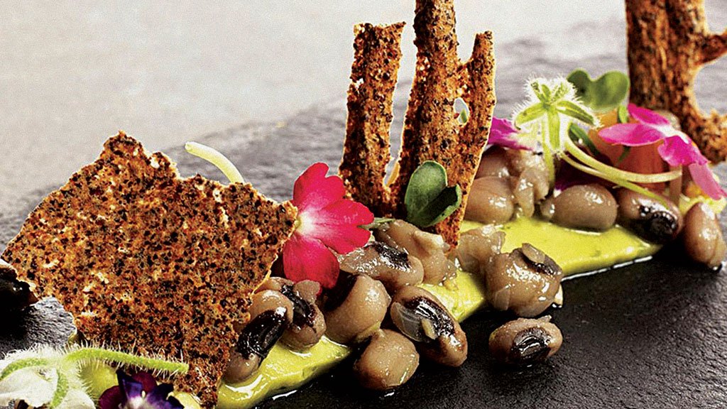 A especialidade do Maido é a cozinha Nikkei, uma fusão da gastronomia japonesa aos produtos peruanos, comandado pelo chef peruano Mitsuharu Tsumura