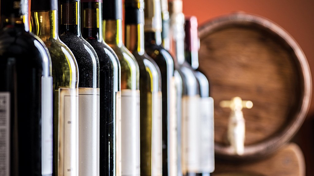 Impedido de vender no Brasil o melhor aceto balsâmico, empresário decide importar vinhos espumantes, brancos e tintos de alta qualidade. Só da Itália