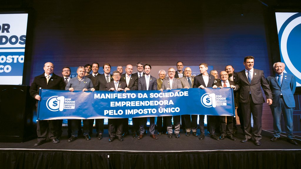 Considerado o principal tema para melhorar a competitividade do Brasil, a reforma tributária é alvo de uma disputa por protagonismo