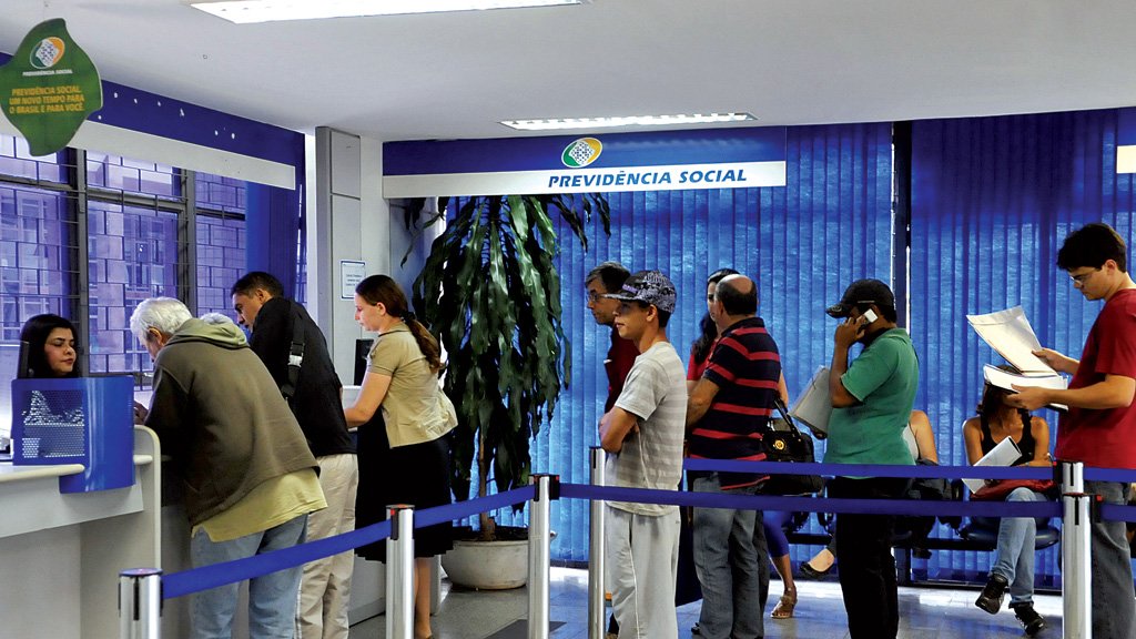 Os médicos peritos do Instituto Nacional do Seguro Social (INSS) que não fazem parte dos grupos de risco para a covid-19 devem voltar ao trabalho presencial, determinou hoje o Tribunal Regional Federal da 1ª Região (TRF-1)