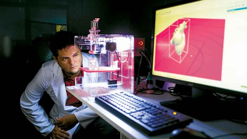 PRECISÃO Engenheiro da computação, Emerson Moretto é cofundador da TissueLabs e responsável pela criacão do software utilizado para o funcionamento da bioimpressora 3D, também idealizada pela startup.