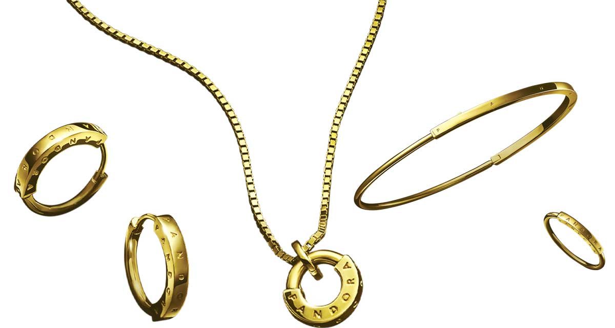 OURO 14 K Inédito na história da marca, o material permitiu criar um design minimalista. O colar (no alto) custa R$ 14.149