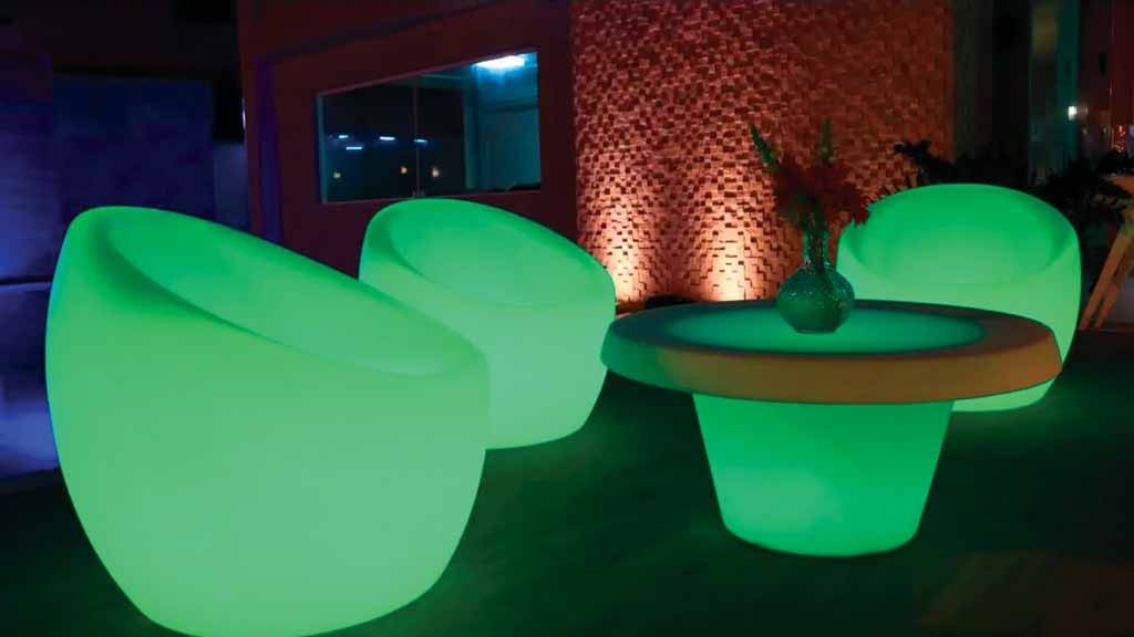Conjunto de móveis da Tramontina com iluminação em led, empresa que usa o design para despertar o desejo do consumidor (Crédito: Divulgação)