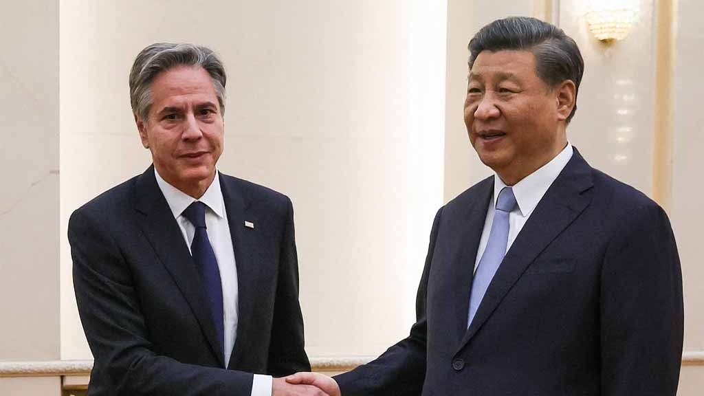 Legenda: O secretário de Estado dos EUA, Antony Blinken, e o presidente chinês Xi Jinping: diplomáticos, 'pero no mucho' (Crédito: Leah Millis )
