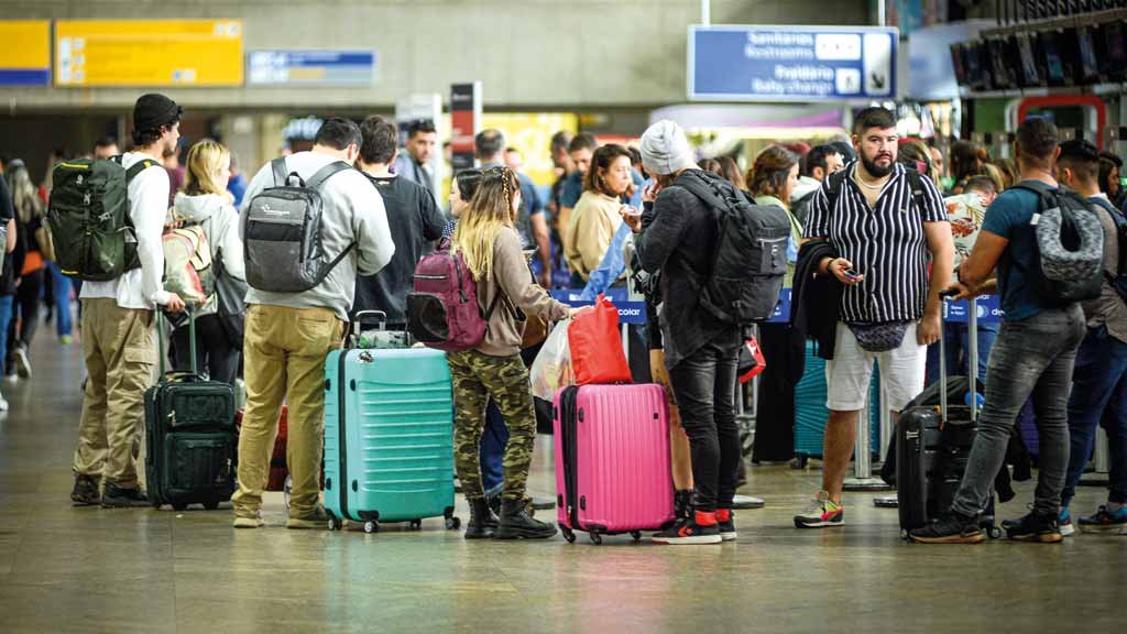 Clientes vivem a expectativa de saber se terão condições de usufruir os produtos adquiridos na empresa. Alguns já recorrem à Justiça (Crédito: Marco Ankosqui)