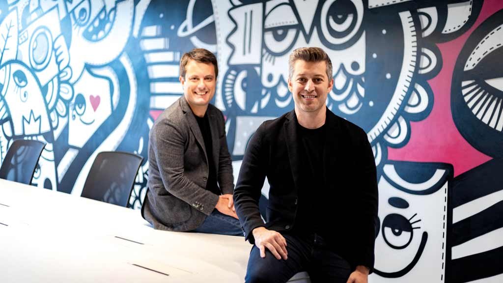 Fabio Bonfá (esq.) e Fernando Boscolo afirmam que a empresa passou a entregar uma operação mais interessante para as marcas de moda, ao ajudar em todos os ciclos de vida do produto