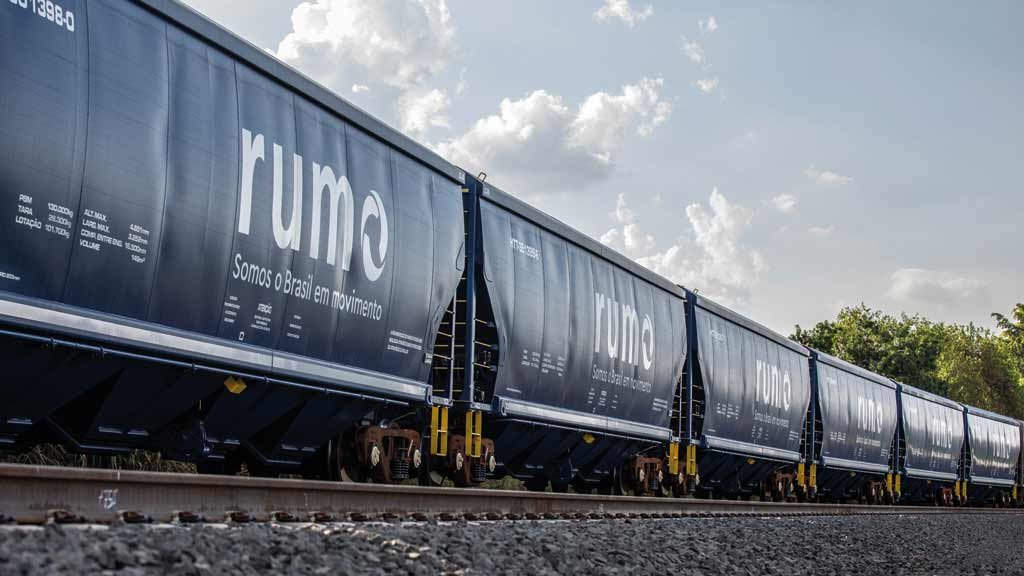 Frota da Rumo é composta por 1,4 mil locomotivas, além de 35 mil vagões, que operam por nove estados de quatro regiões do Brasil (Crédito: @joaonetofoto)