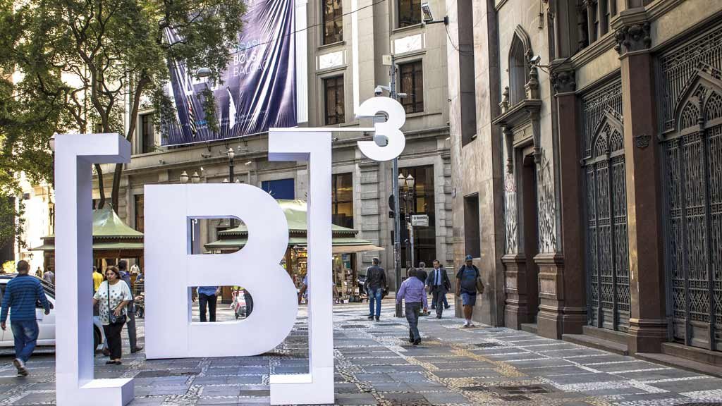 Em 2022, entrou no ar o site B3 Bora Investir, com notícias e conteúdos sobre o mercado. Este ano, mais uma novidade: o app HUB3, em parceria com a Nelógica, que reúne notícias, cursos, influenciadores e dados do mercado (Crédito: Alf Ribeiro)