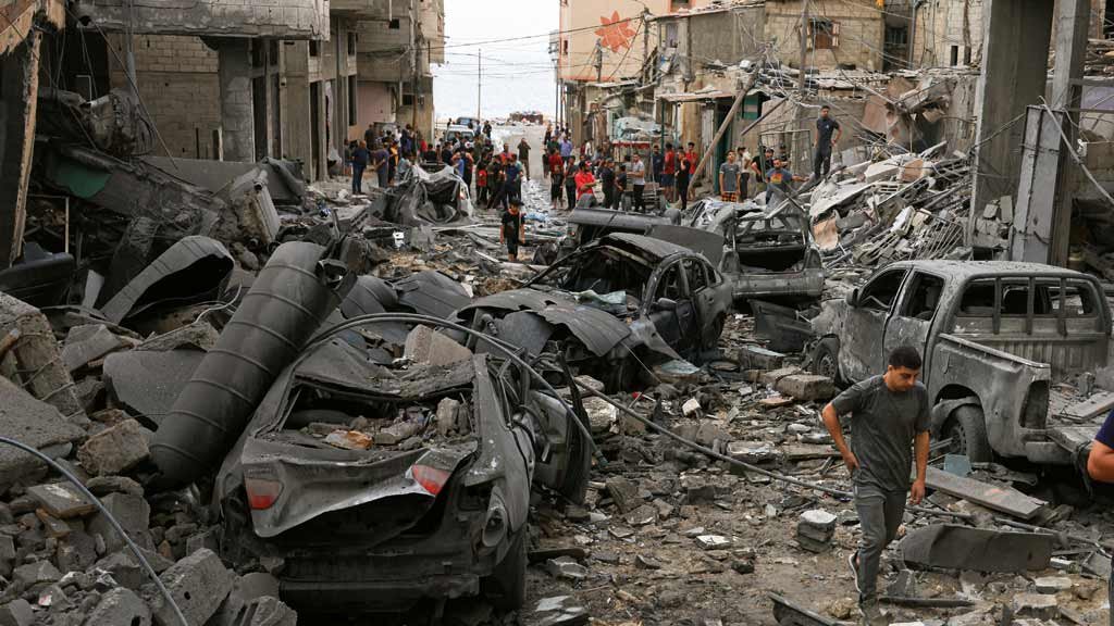 A resposta de Israel ao ataque sanguinário do Hamas: destruição em Gaza e risco de desestabilização econômica (Crédito: Mahmud HAMS / AFP)