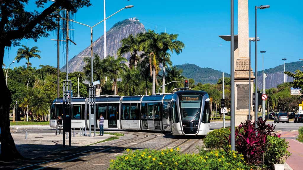 Por meio de ações de engenharia, manutenção, conservação rodoviária e educação, a CCR reduziu em 90% o índice de mortalidade das rodovias sob sua administração e em 63% o de acidentes (Crédito: www.alexferro.com.br)